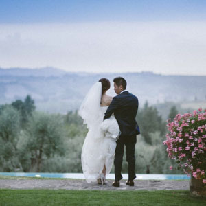 matrimonio in toscana sposi con lo sfondo delle colline del chianti fiorentino