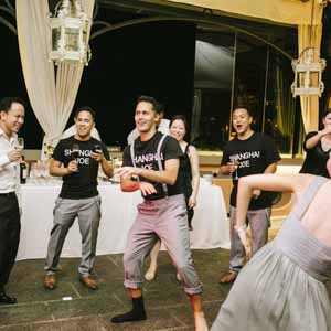 scene di festa danzante al ricevimento all’ antica fattoria di Paterno in toscana