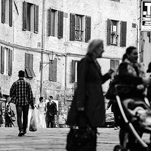 fotografo matrimonio Siena passeggiata per la città