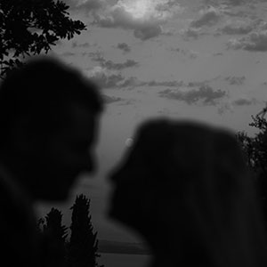 fotografia romantica degli sposi a San Liberato, Bracciano